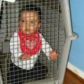 کودک در قفس